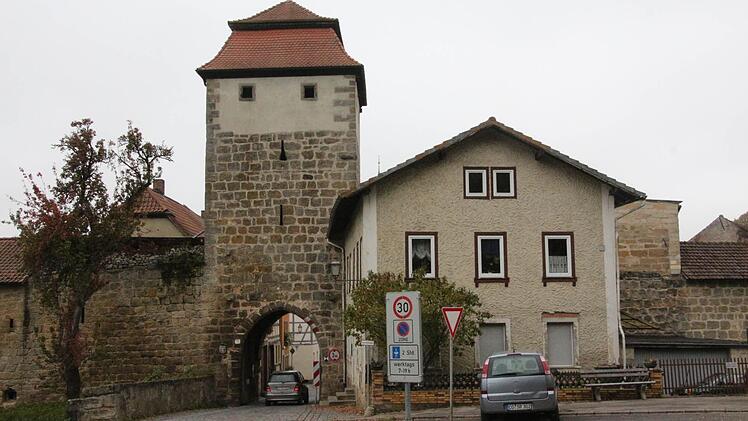 Im Rahmen einer Versteigerung kaufte die Stadt außerplanmäßig das Haus Luitpoldstraße 140. Sie konnte aber auch mehr Bauplätze verkaufen als vorgesehen.Foto: Simone Bastian