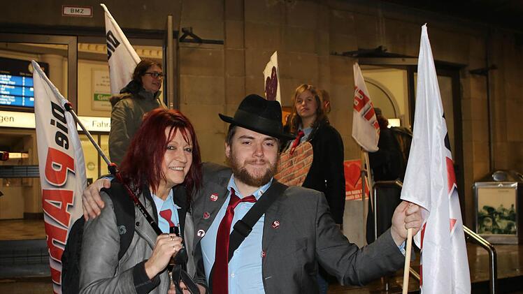 Kundgebung der Partei "Die Partei" am Coburger Bahnhof.Foto: Jochen Berger