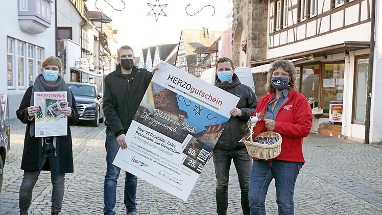 Am Donnerstag begann auch die Plakatwerbung in der Stadt. Foto: Sänger