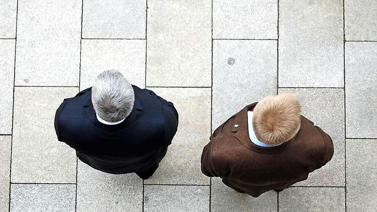 Zwei langjährige Weggefährten mit unterschiedlichen Perspektiven: Während Norbert Kastner (rechts) als Oberbürgermeister abtritt, soll Norbert Tessmer (links) dafür sorgen, dass auch weiterhin ein SPD-Mann auf dem Chefsessel im Coburger Rathaus sitzt. Foto: Oliver Schmidt