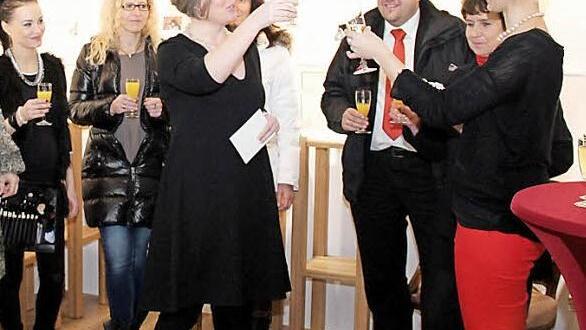 Ein Prost auf die Zukunft in der Schmuckschmiede Foto: Johanna Blum