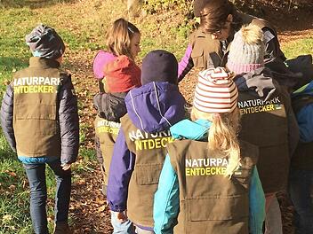 Naturpark-Entdecker: Bei solchen Exkursionen werden nun die Greuther Wichtel mehr &uuml;ber die Natur und Landwirtschaft erfahren.  Foto: Verena Kritikos