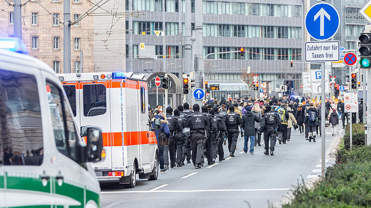 "Schweigemarsch" gegen Corona-Politik in Nürnberg