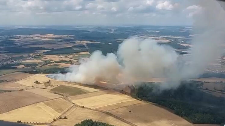 Brand im Kreis Bamberg: Riesige Rauchwolke - mehrere Feuerwehren im Einsatz