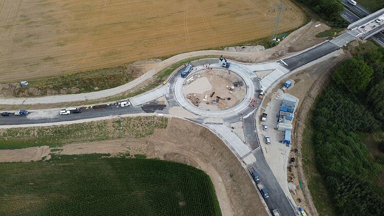 Erster Beton-Kreisverkehr Oberfrankens entsteht bei Buttenheim