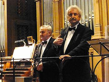 Sie sind in vielen Jahren des gemeinsamen Musizierens zu einer Einheit geworden: Ludwig Güttler und Friedrich Kircheis. Foto: Ahnert