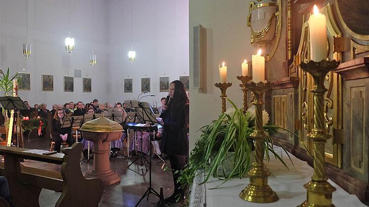 Konzert in der Schwärzelbacher Dorfkirche St. Mauritius  Foto: Gerd Schaar