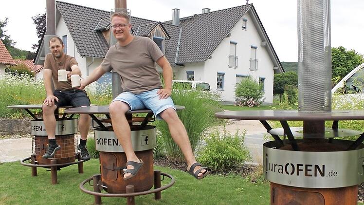 Ein Prost auf das Erreichte. Johannes Schorn und Markus Lilie haben es von der Sandkastenfreundschaft zum gemeinsamen Hobby gebracht.