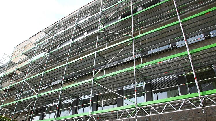 Blick vom Garagenhof auf die Innenfassade. Foto: Jürgen Gärtner