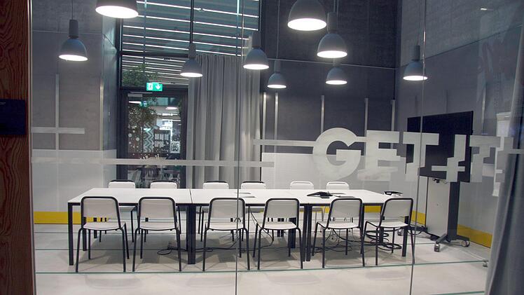 Impressionen von der Einweihung des "Halftime"     Foto: Richard Sänger