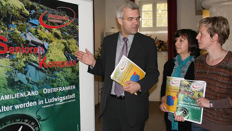 Sie setzen auf ein familienfreundliches Ludwigsstadt (von links): Bürgermeister Timo Ehrhardt, Bärbel Schneider und Manja Hünlein. Foto: Veronika Schadeck