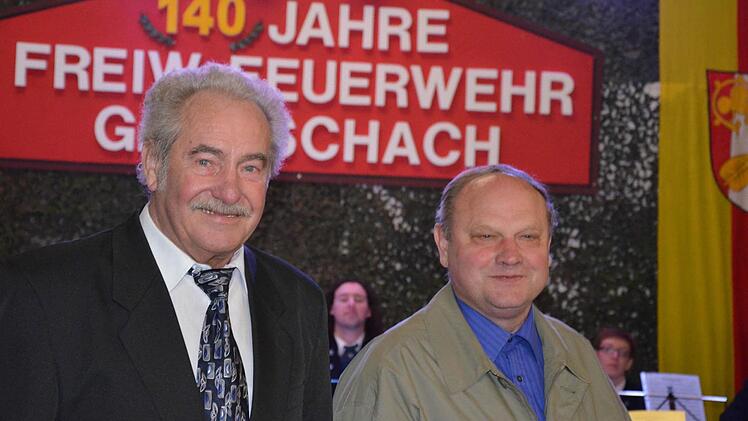 Seit 50 Jahren halten Walter Löser und Erich Schmitt (rechts) den Gauaschacher Floriansjüngern die Treue.