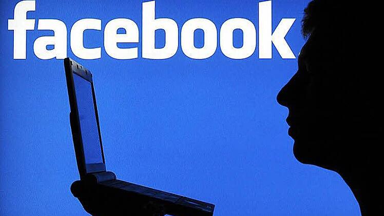 Wer Bilder von anderen Personen ohne Genehmigung ins Internet stellt, macht sich strafbar. Dies musste jetzt ein 24-Jähriger aus dem westlichen Landkreis Kulmbach erfahren. Foto: dpa