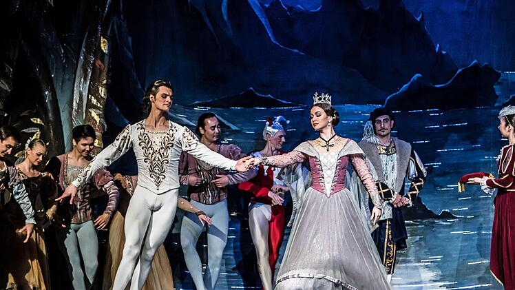 Impressionen vom "Schwanensee"-Gastspiel im Coburger Kongresshaus.Foto: Jochen Berger