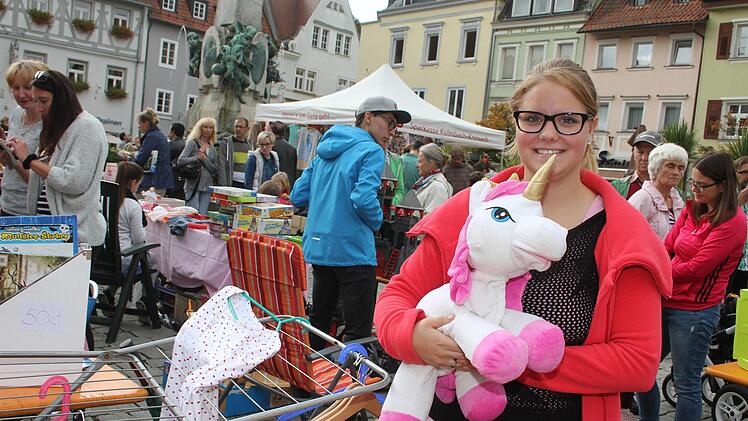 Einhorn sucht neuen Besitzer: Michelle Bergeron (15) verkaufte Spielsachen, die sie und ihre Geschwister nicht mehr brauchen.
