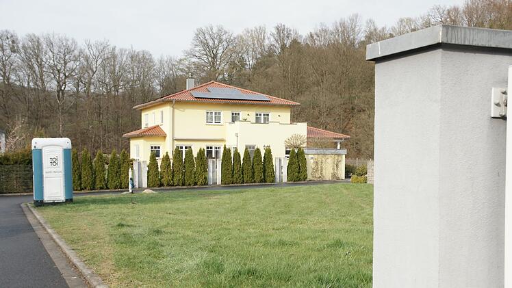 Am Ende der Valentin-Becker-Straße soll ein Zweifamilienhaus entstehen. Die Bad Brückenauer Verwaltung war dagegen, eine große Mehrheit des Stadtrates dafür. Foto: Steffen Standke