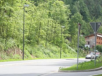 In der Wolfskehle kommen sich ein Autofahrer und ein Fußgänger in die Quere. Bei der Kollision mit dem Außenspiegel sind weder nennenswerte Verletzungen zu beklagen noch irgendein Schaden am Kleinbus. Doch es gibt ein Mordsgeschrei auf der Straße - mit dem Ergebnis, dass man sich am Donnerstag vor Gericht wiedersieht. Foto: Archiv