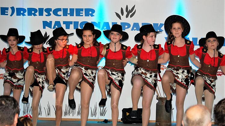 Die Crazy Kids bei ihrem Wildwest-Showtanz.Sigismund von Dobschütz