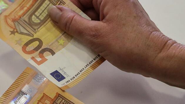 Ab zur Bank mit dem Geld, um es zu vermehren? Das ist heute schwieriger als fr&uuml;her, aber nicht unm&ouml;glich.  Foto: Barbara Herbst