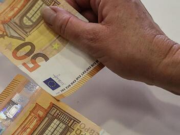 Ab zur Bank mit dem Geld, um es zu vermehren? Das ist heute schwieriger als früher, aber nicht unmöglich.  Foto: Barbara Herbst