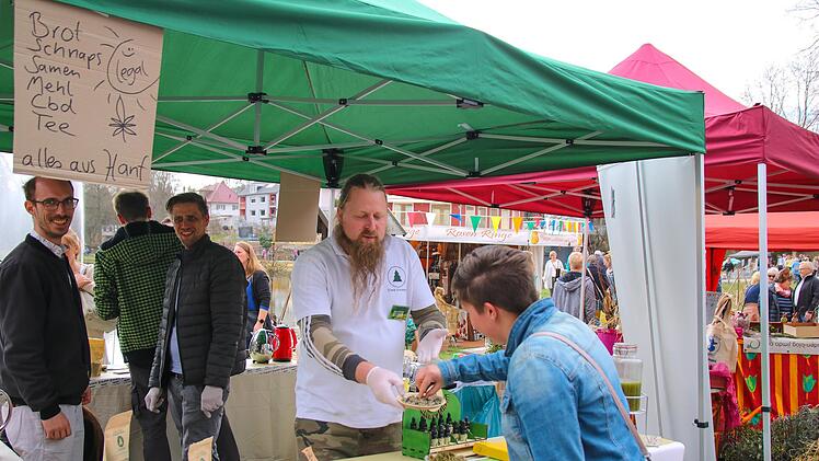 Produkte mit Hanf durfte man ganz legal probieren. Foto: Romy Denk