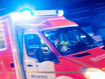 Unfall im Kreis Ansbach: Auto kommt von Fahrbahn ab und überschlägt sich mehrfach