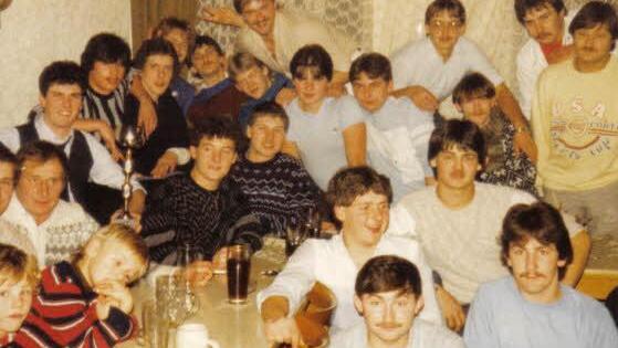 Dieses Bild aus der Mitte der 80er Jahre zeigt die damals noch jungen "Eierbergfreunde" bei einem ihrer ersten Treffen.