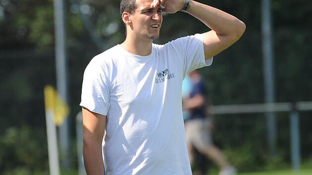 Florian Gogolok schn&uuml;rt k&uuml;nftig die Fu&szlig;ballschuhe f&uuml;r den TSV Trebagst. Foto: Andreas B&auml;r