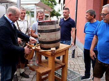 Klaus Faatz lässt's laafn, daneben Friedel Pickel, Reinhard Klaus, Daniel Wagner, Robert Pickel und Hermann Gamperling  Foto: Johanna Blum