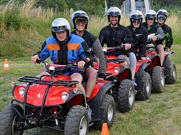 "Bad Kissingen sucht das Superteam" und fand es in der gemischten Mannschaft des Roten Kreuzes aus Wiesentheid. Schon auf dem Quad machten die Rotkreuzfahrer und ihre "blinden Passagiere" Eindruck. Foto: Peter Rauch
