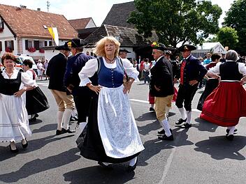 Zusammen getanzt hatten die Volkstänzer aus Frankenbrunn und Oberthulba in ihren original fränkischen Trachten.  Fotos: Gerd Schaar