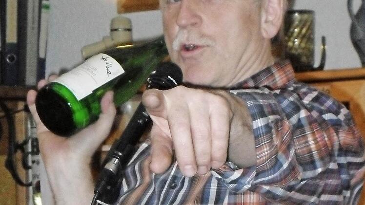 Klaus Arnhold ist einer der Auktionatoren bei der traditionellen Sebastiani-Versteigerung am kommenden Samstag im Sportheim in Unterschleichach. Foto: sw