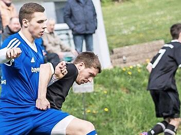 Trainer Alexander Weber setzt in der Offensive auf drei Neue. Zudem soll Talent Fabian Zipfel (l.) den nächsten Schritt in seiner Entwicklung machen.  Foto: Alexander Muck