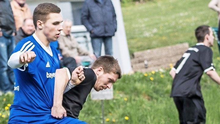 Trainer Alexander Weber setzt in der Offensive auf drei Neue. Zudem soll Talent Fabian Zipfel (l.) den nächsten Schritt in seiner Entwicklung machen.  Foto: Alexander Muck