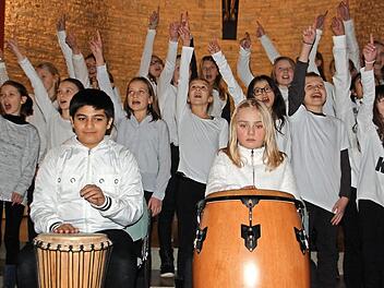 "Stern über Betlehem" sangen dieChorklassen 5b und 5c. Fotos: Uschi Prawitz