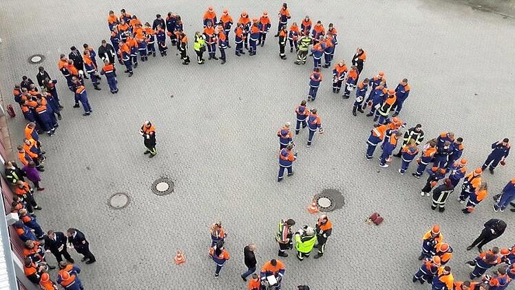 Die Nachwuchsfeuerwehrler trafen sich in Adelsdorf und zeigten am Tag der Feuerwehrjugend ihr K&ouml;nnen. Foto: privat
