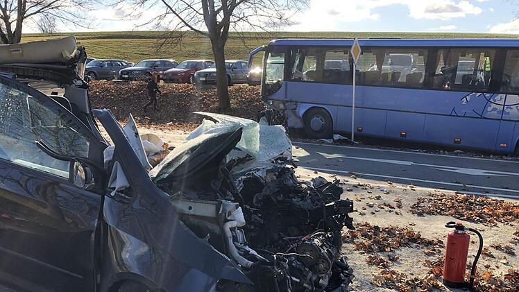 Am Mittwoch hat sich auf der B85 im Landkreis  Kulmbach ein schwerer Verkehrsunfall ereignet.  Foto: News5/Fricke