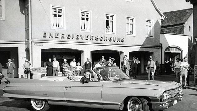 Die dicken Autos, mit denen die Sachs-Brüder unterwegs waren, stießen in Schweinfurt auf Kritik. Im Bild: Ernst Wilhelm Sachs in einem Chevrolet (genannt die "Heckflosse"). Foto: Sachs Archiv