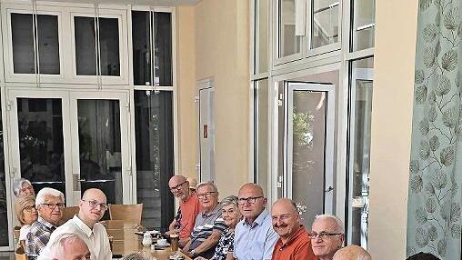 Der Bundestagsabgeordnete und SPD-Bezirksvorsitzende, Bernd R&uuml;tze (rechte Seite 4. von rechts), hat Bad Bocklet besucht.