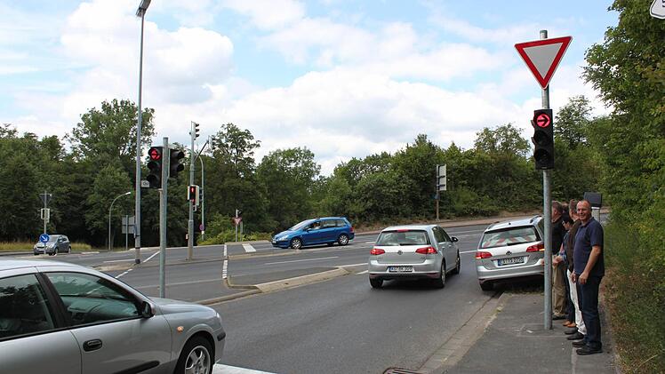 Die Rechtsabbiegespur an der Bergmannstraße hat eine eigene Ampel bekommen.