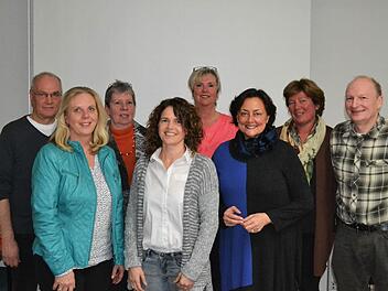 Der neue Vorstand der Kissinger Tafel (von links): Rainer Zenner, Iris Hönig, Ursula Bürger, Marina Schachenmayer-Wiesend, Dagmar Ziegler, Emmi Kleinhenz, Angela Kahle, Hartmut Großmann.  Foto: Nicolas Thoma