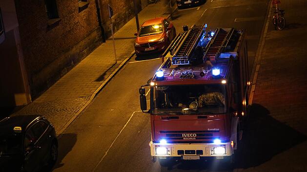Bei einem Brand in einem Seniorenheim in Offenbach wurden am Montagmorgen mindestens 23 Menschen verletzt. Ein Mensch kam ums Leben. Symbolbild: Christopher Schultz