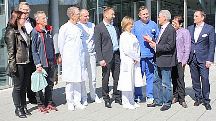 Bei der Vorstellung des Weiterbildungsverbundes: die Referentin der GesundheitsregionPlus Kronach, Andrea Hahn, der Geschäftsführer der WSE Wolfgang Puff, Mathias Rudolph (Allgemeinmediziner), Eike Dedow, Ondrej Vorisek (Allgemeinmediziner), MdL Jürgen Baumgärtner, Chefarzt der Kardiologie, Roy Hoffmann, Landrat Oswald Marr, Ines Pechtold (Allgemeinmedizin) und der Geschäftsführer der Helios-Frankenwaldklinik, Daniel Frische.