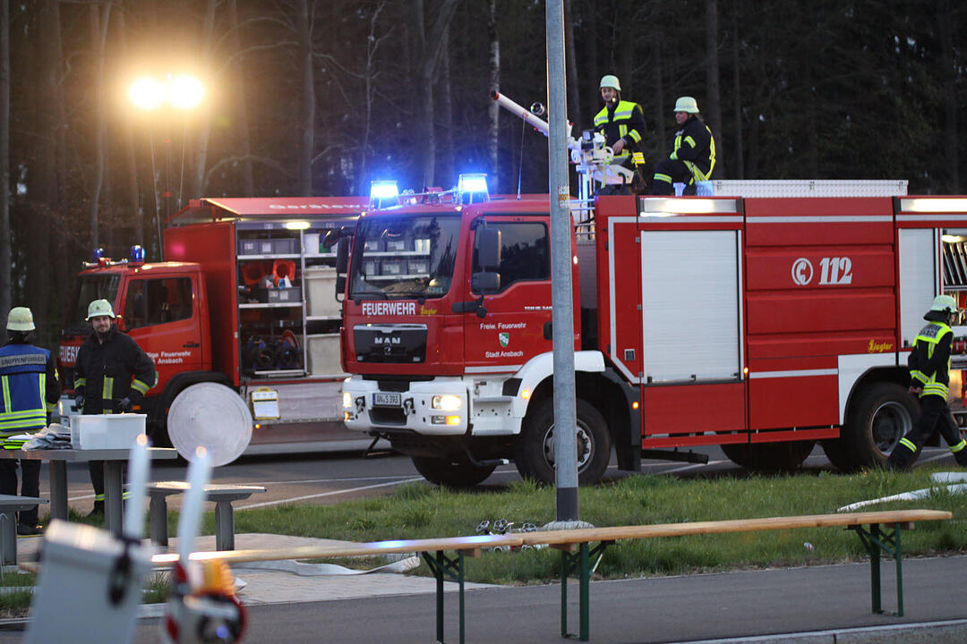 Gefahrgutaustritt auf Parkplatz an A6