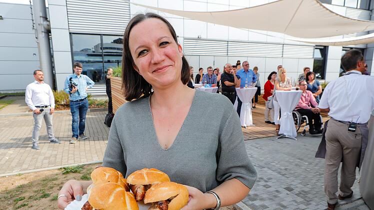 Maresa Schlemmer (Mediengruppe Oberfranken) hilft mit, dass auch jeder Gast satt wird.