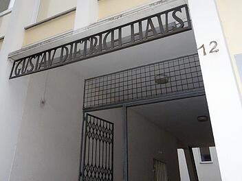 Bildungsstandort im Herzen der Stadt: das Gustav-Dietrich-Haus in der Coburger Allee.  Die im Sommer aufgetauchten Pläne, die dort angesiedelten Berufsfachschulen für Hauswirtschaft und Kinderpflege abzuziehen, sind vom Tisch.Jochen Berger