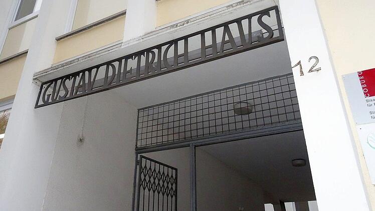 Bildungsstandort im Herzen der Stadt: das Gustav-Dietrich-Haus in der Coburger Allee.  Die im Sommer aufgetauchten Pläne, die dort angesiedelten Berufsfachschulen für Hauswirtschaft und Kinderpflege abzuziehen, sind vom Tisch.Jochen Berger