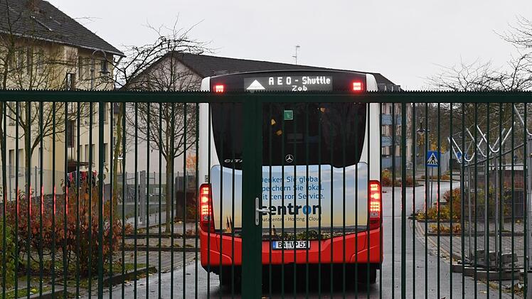 Abgeriegelt: Ein Bewohner der AEO sprach mit mehreren Pressevertretern. Nun darf er nicht mehr als Dolmetscher arbeiten. Dies kritisiert der Fl&uuml;chtlingsrat, w&auml;hrend die Regierung einen Zusammenhang dementiert.  Foto: Foto: Ronald Rinklef/Archiv
