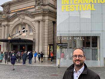 Christoph Stibor aus Oberthulba leitet das Schlosstheater Fulda. Den Urlaub in Schottland nutzte er, um an der Oper in Edinburgh Kontakte zu knüpfen.  Foto: Ute Stibor