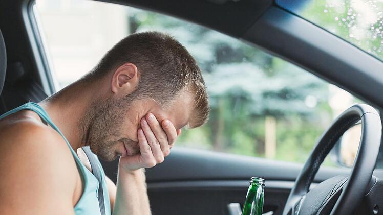 Ein 32-J&auml;hriger ist nach einem n&auml;chtlichen Ausflug zu einem Schnelimbiss s in Kleinostheim einen F&uuml;hrerschein los. Symbolfoto: and.one/Adobe Stock